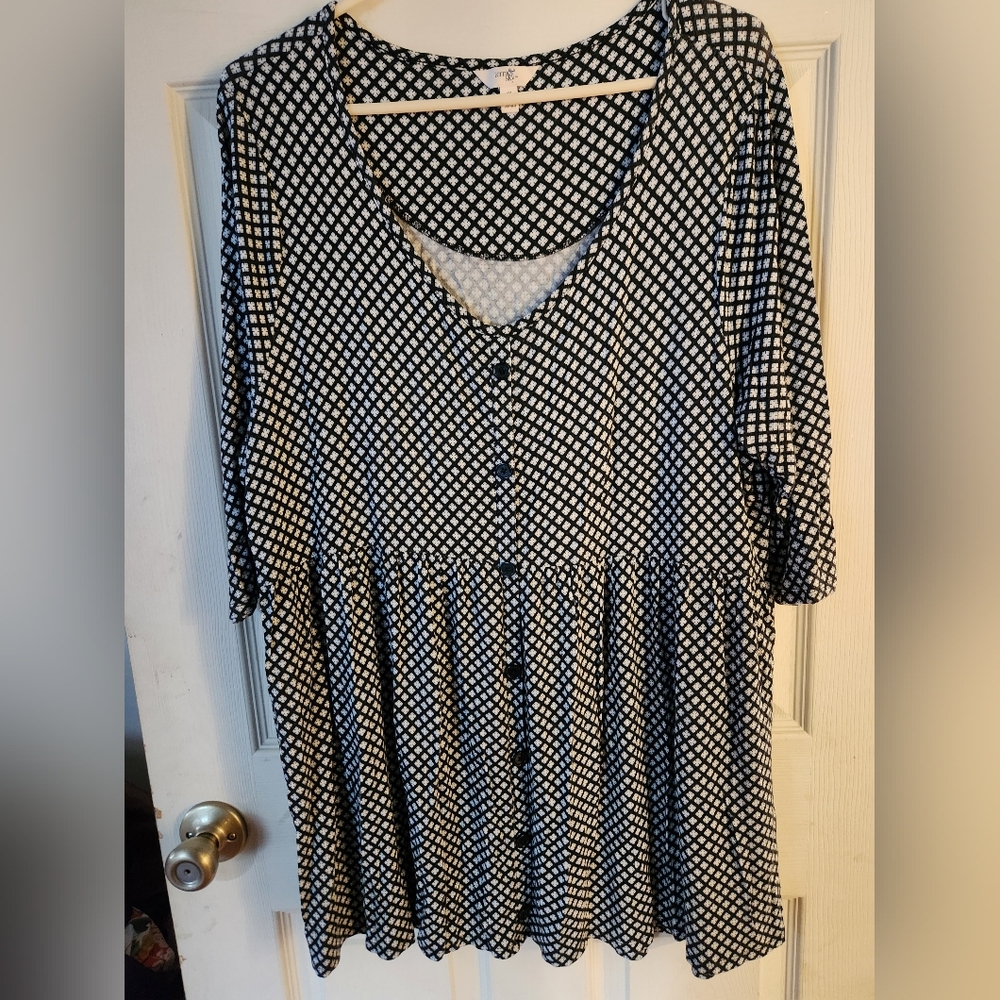 Terra & Sky Black and White Geometric Top